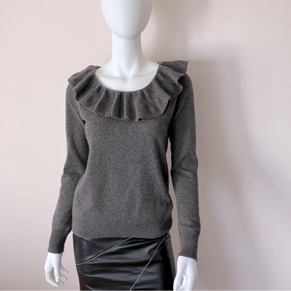 Ralph Lauren Sweaters - NWOT Ralph Lauren exclusive cashmere sweater w/ full ruffle collar